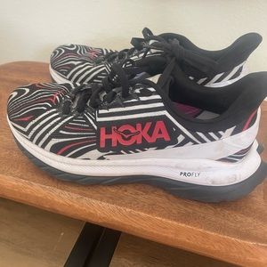 Hoka Pro Fly athletic shoes Size 7